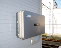 交流電流に変換する「パワコン」を設置 ※パワコン=パワーコンディショナー